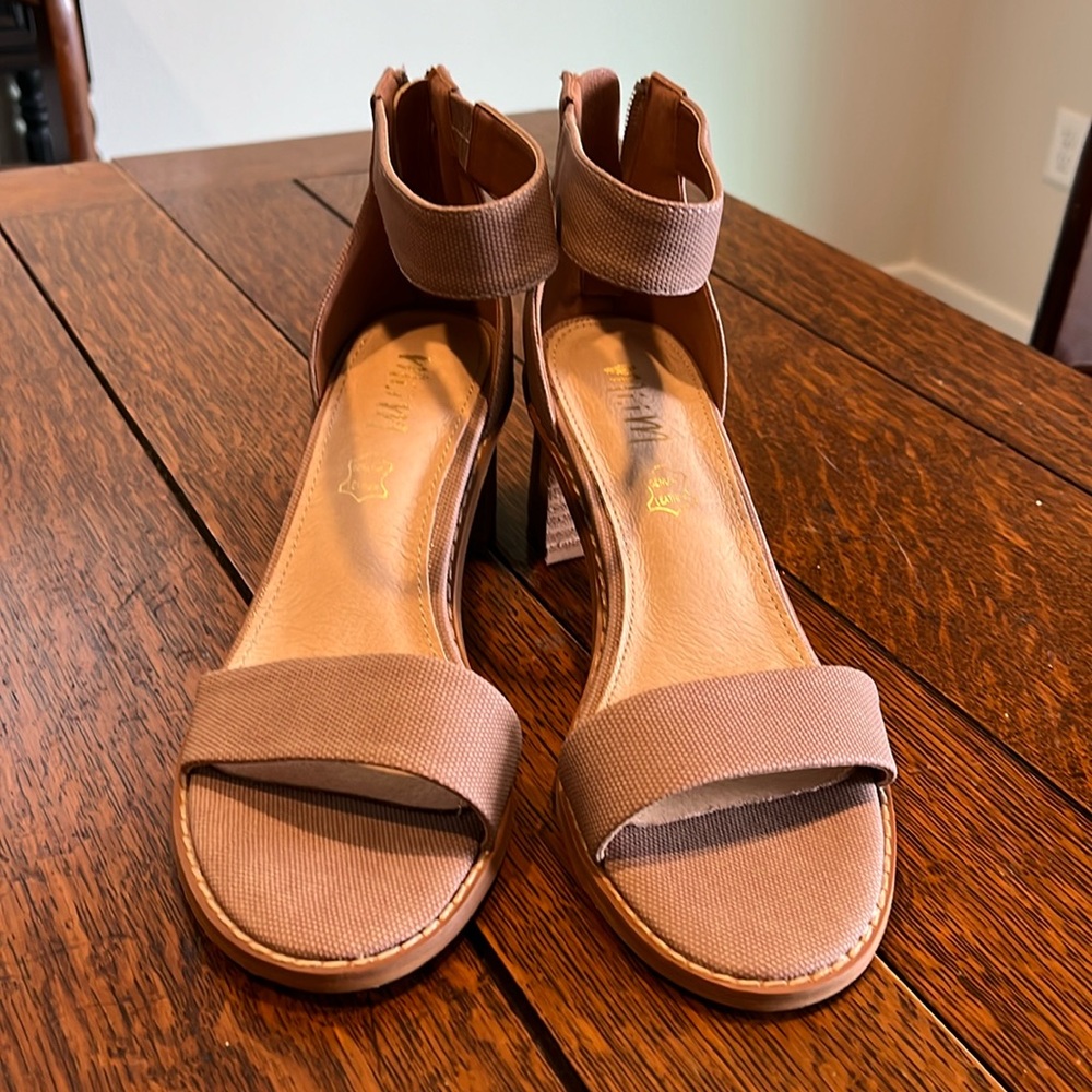 Cute tan/mauve heels